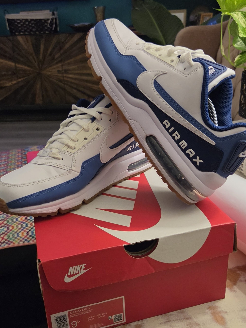 Nike Men’s Air Max Low-Top Sneakers in White and Navy Blue